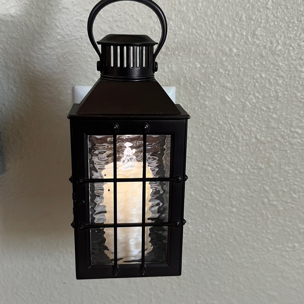 Bath & Body Works light up wall plug in